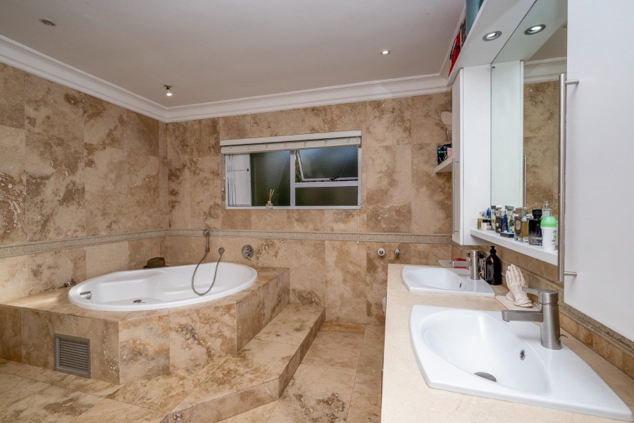 5 Bedroom Property for Sale in Welgedacht Western Cape